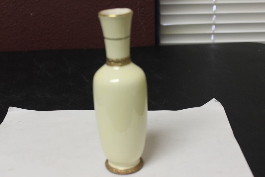 A Gold Gilted Ceramic Vase - 2
