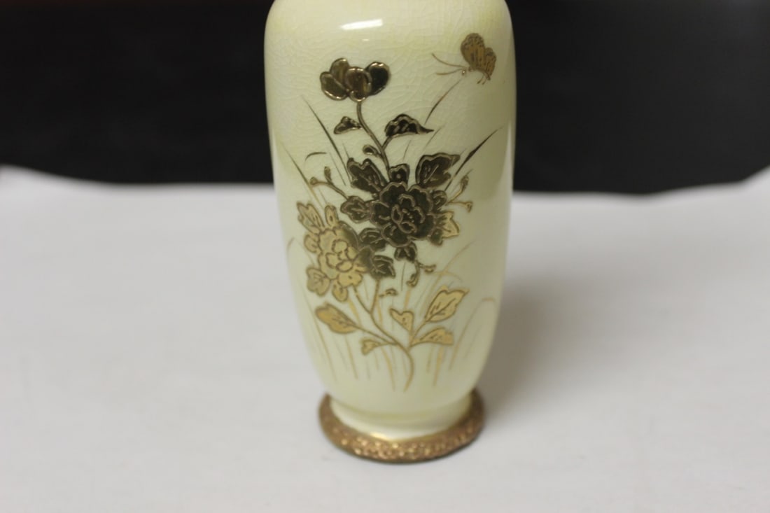 A Gold Gilted Ceramic Vase - 5