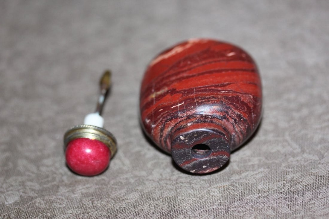 Chinese Stone Or Agate Snuff Bottle - 7