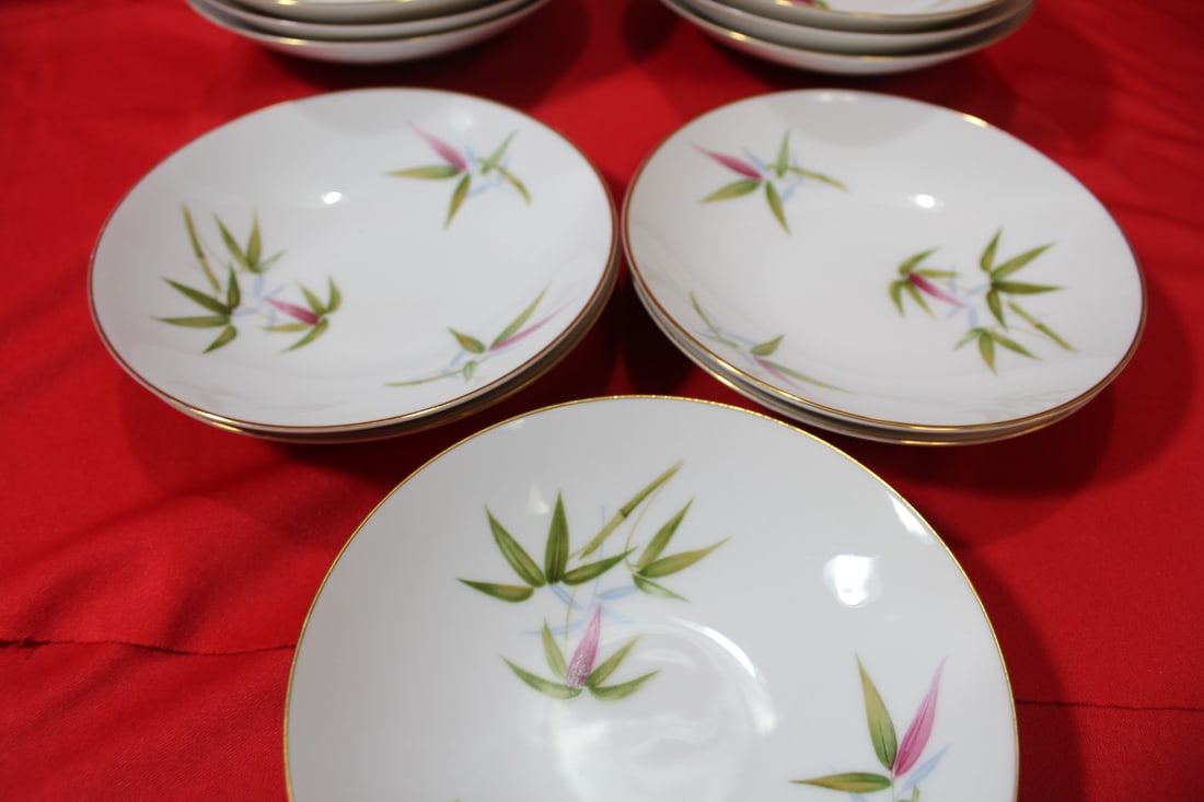 Lot of 12 Bowls - 4