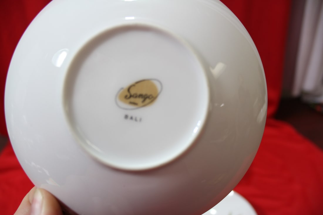 Lot of 12 Bowls - 7