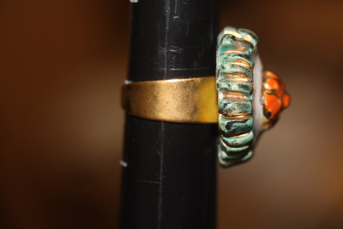 A Porcelain Ring - 2