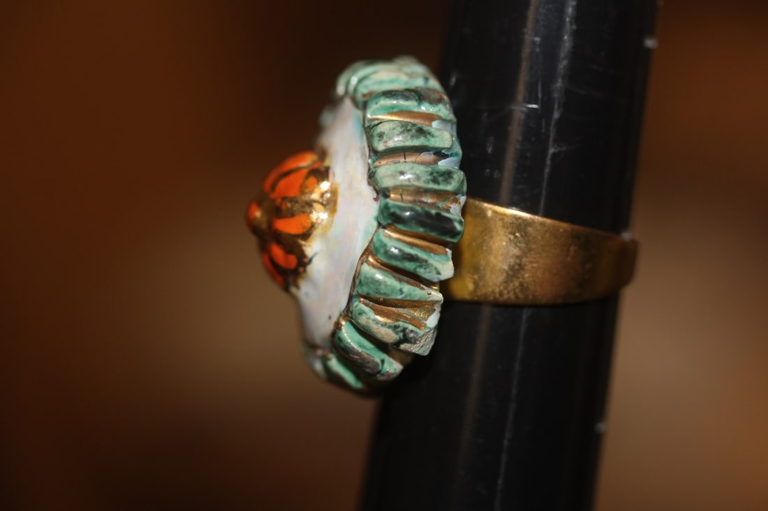 A Porcelain Ring - 3