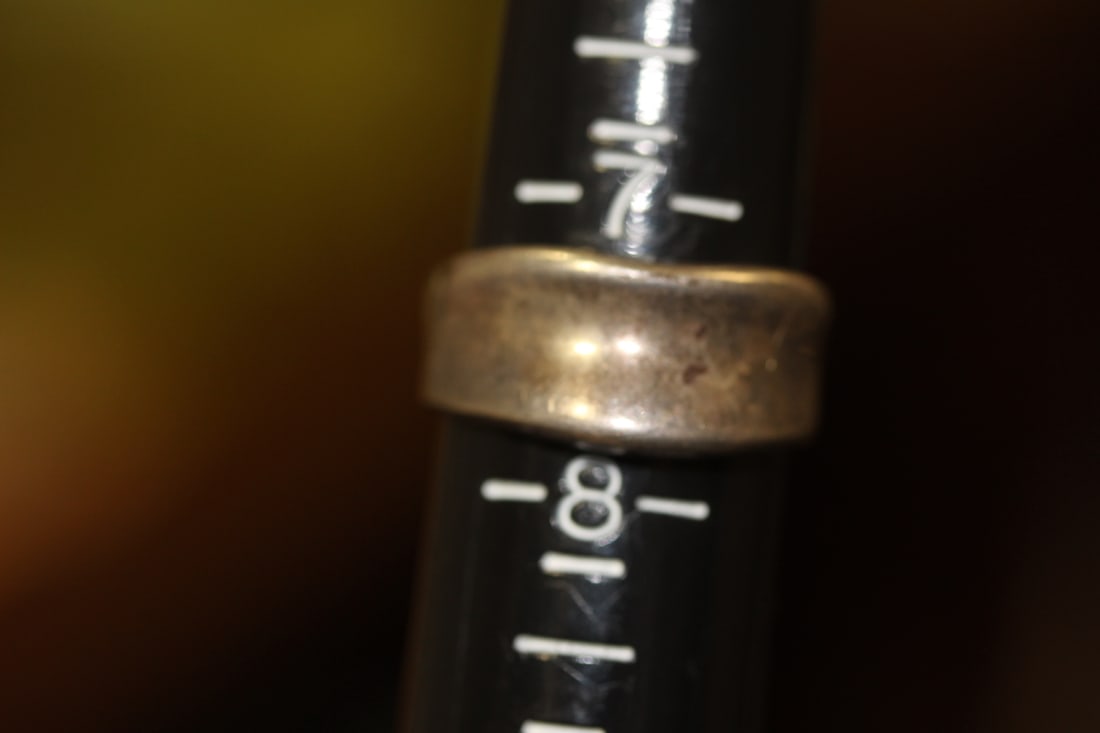 A Sterling Ring: as shown on photos