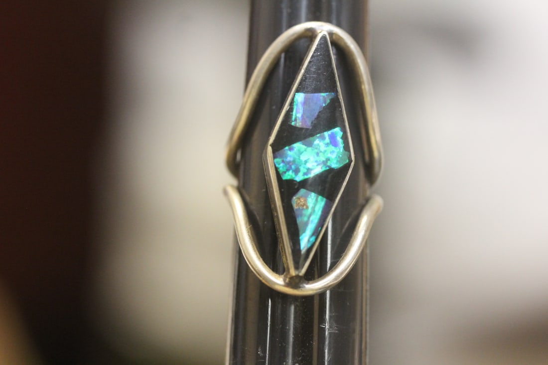 Sterling and Gemstone Ring: nicely designed