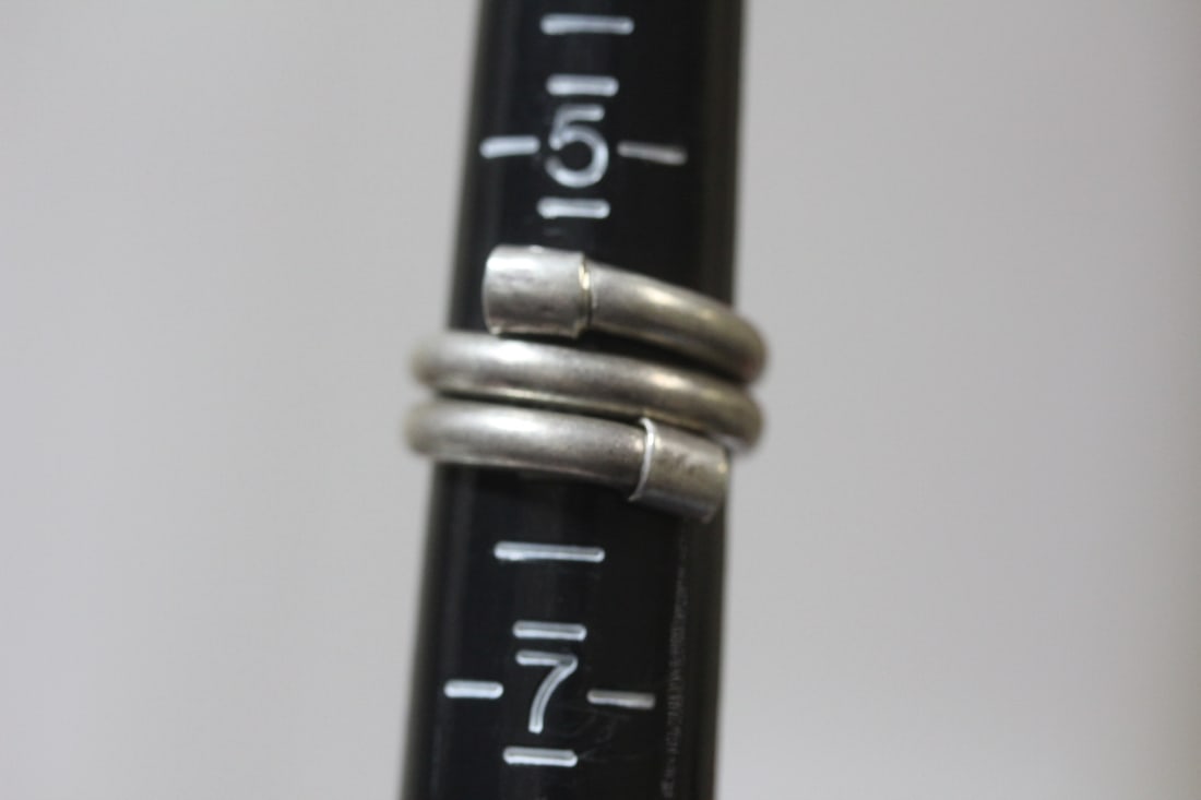 A Sterling Ring: as shown on photos