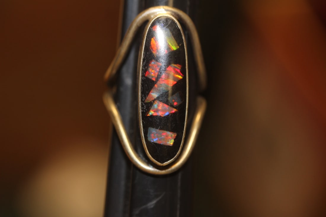 Sterling and Gemstone Ring: nicely designed