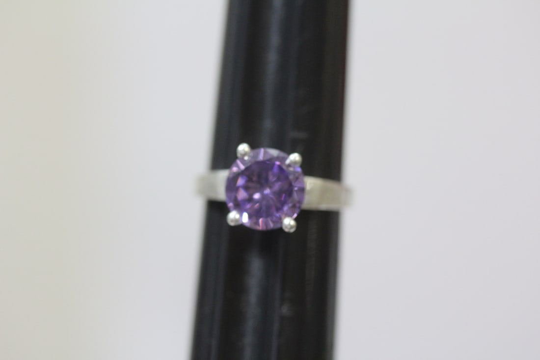A Sterling Ring: with stone