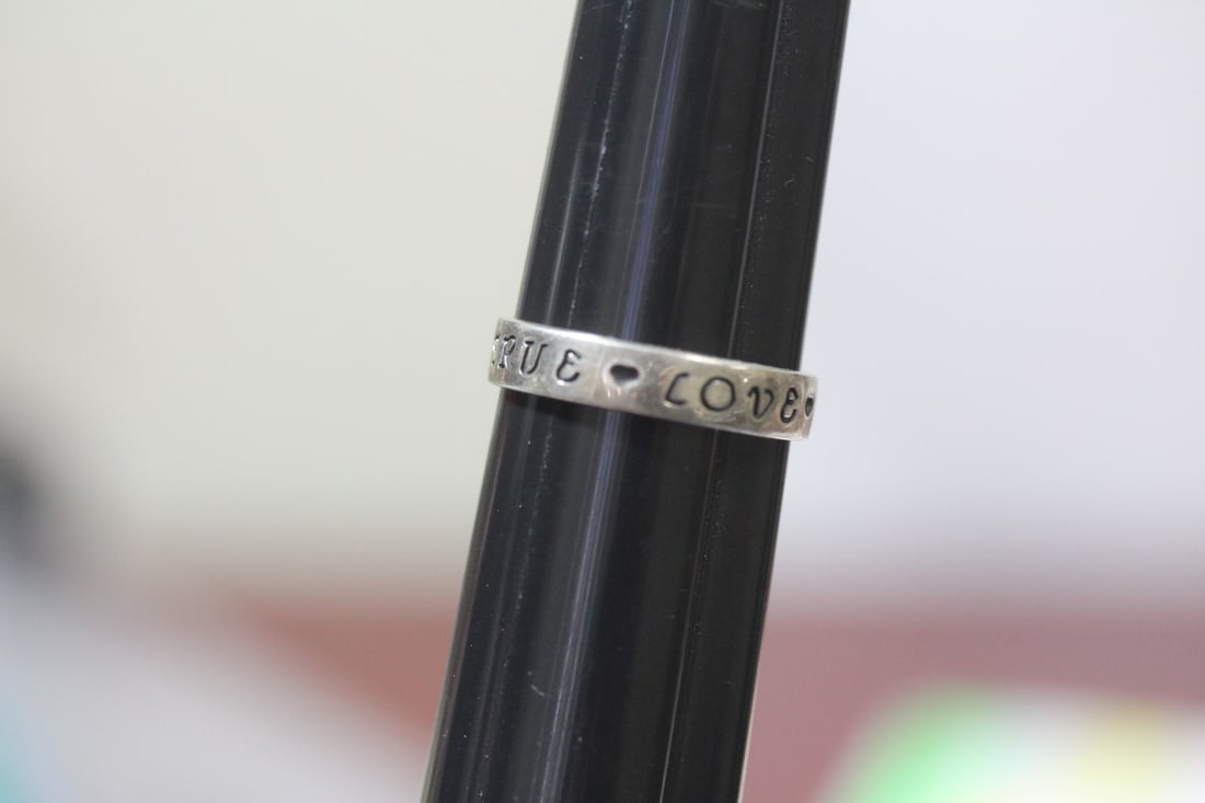 A Sterling Ring: as shown on photos