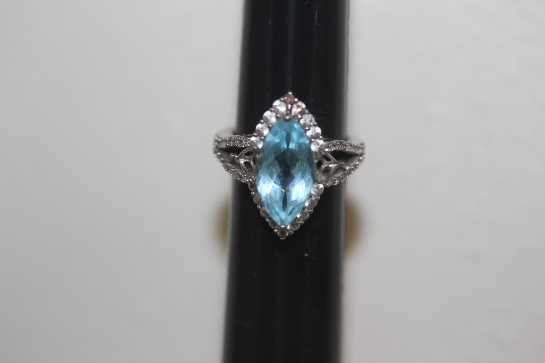 Sterling Ring: marked 925