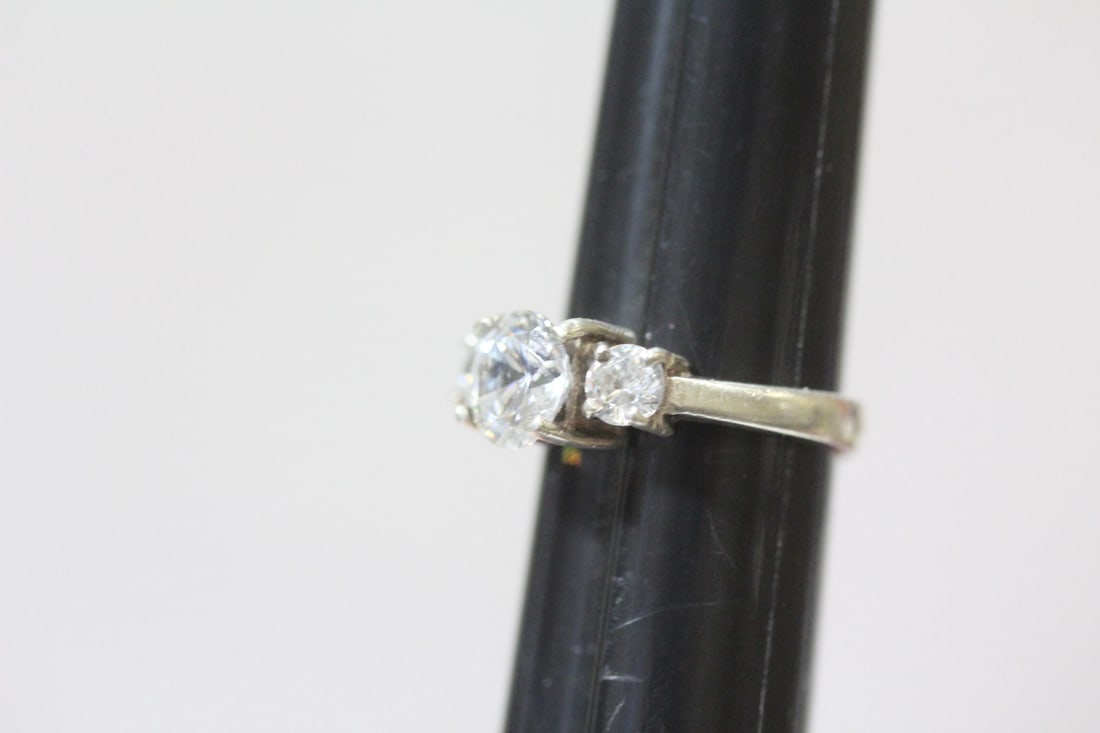 A Sterling Ring: with stone