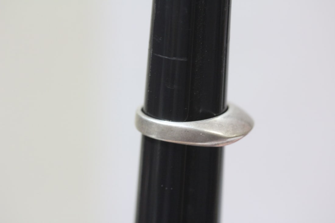 A Sterling Ring: as shown on photos