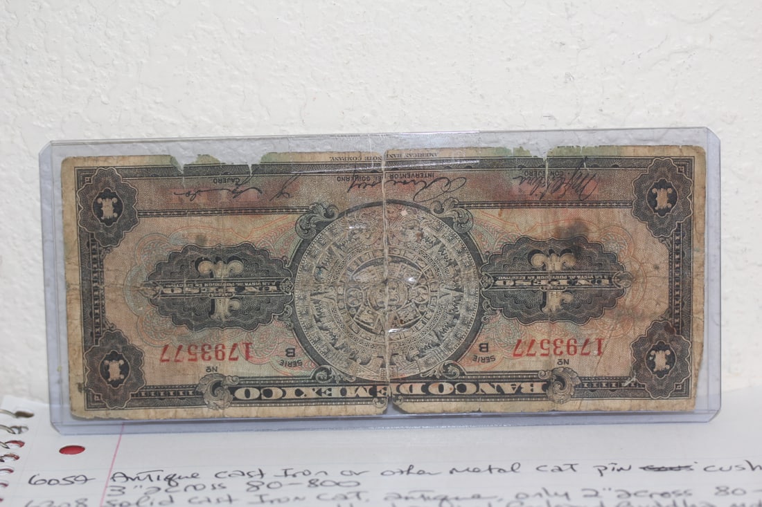 Mexico One Peso Bank Note: please note: torn and glued back - check out images for conditioning