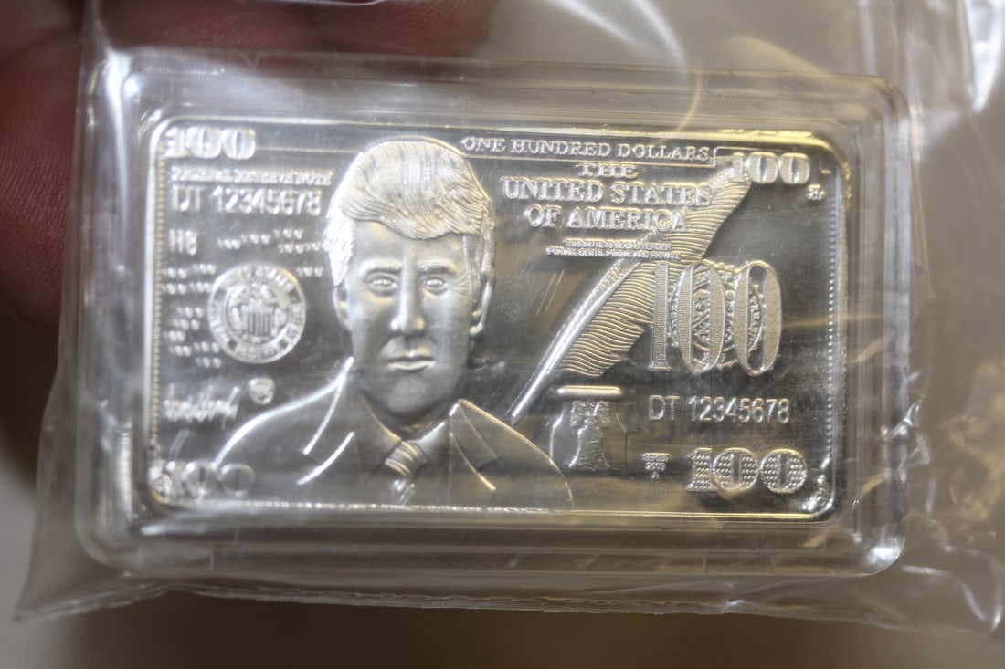 Commemorative Trump Bar: clad
