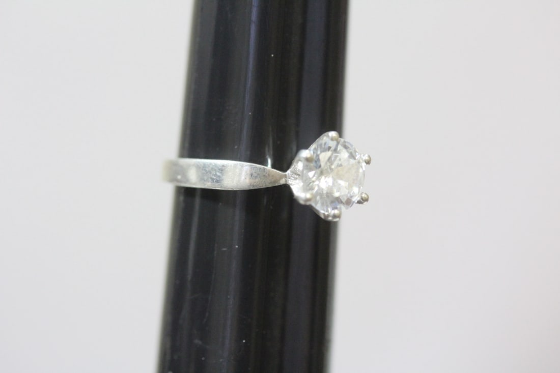 A Sterling Ring: with stone