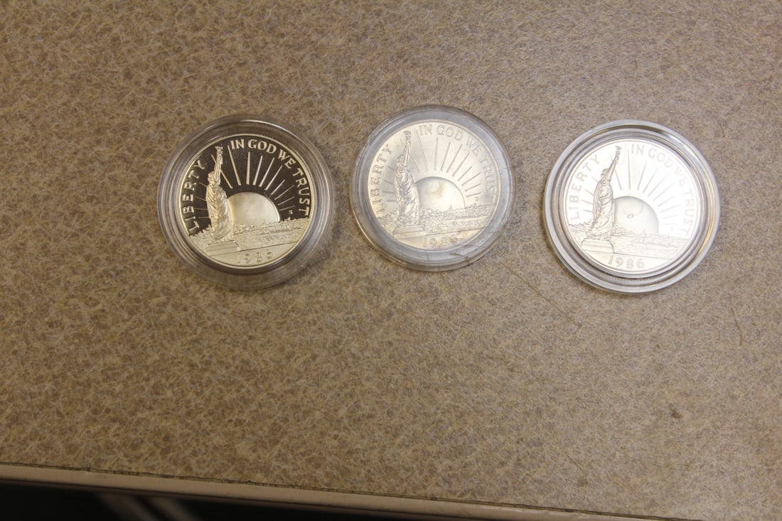 Lot of 3 1986 Liberty Half Dollar: clad