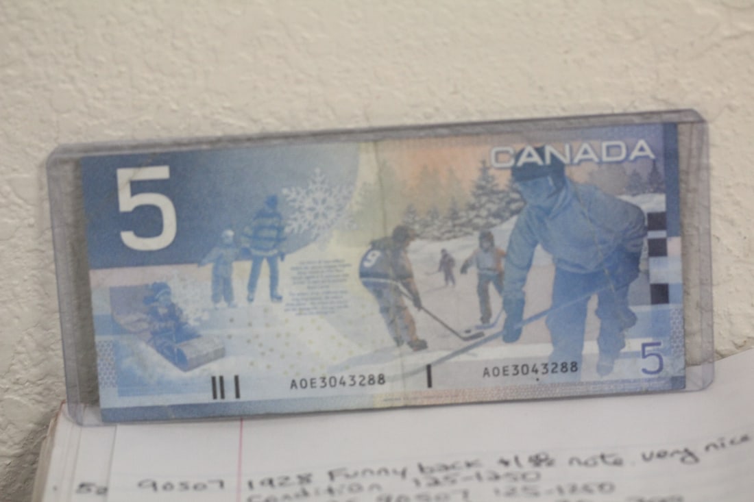 Canada $5.00 Bank Note: as shown