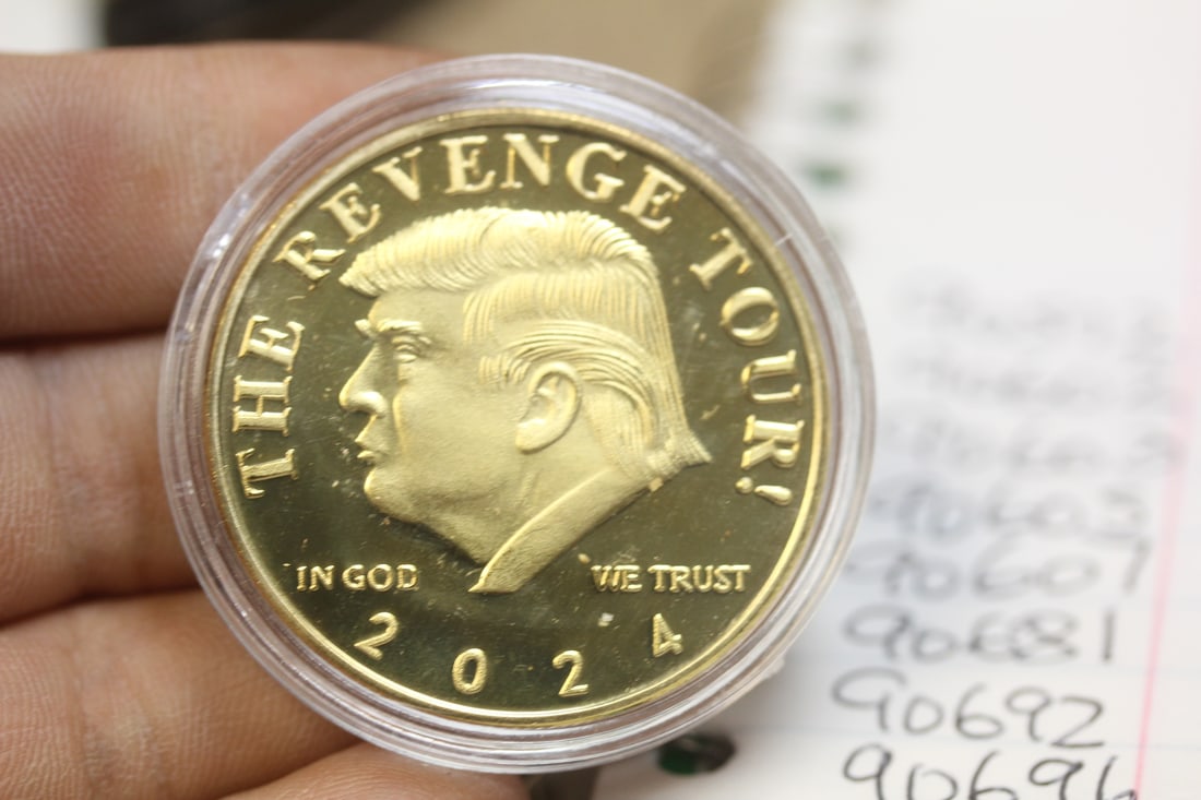Commemorative Trump coin (1 of 2)