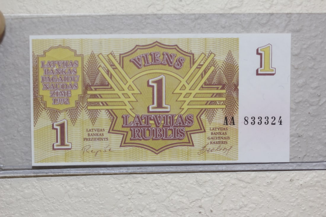 Latvian 1 Rublis Bank Note: appeared to be uncirculated
