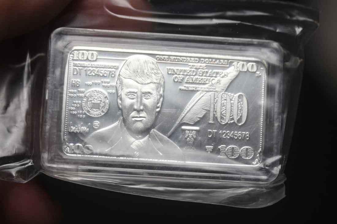 Commemorative Trump Bar (1 of 2)