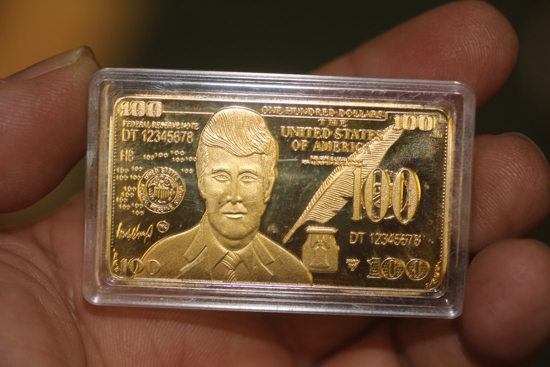 Commemorative Trump Bar: gold plated - clad