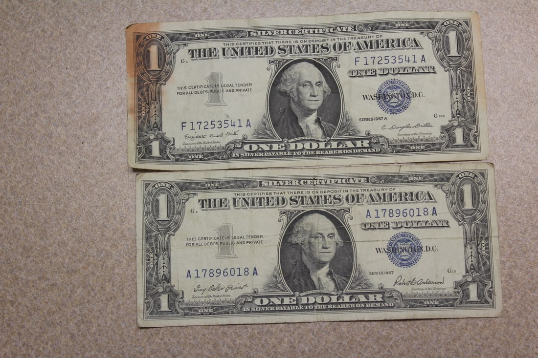 Lot of 2 1957 Blue Seal $1.00 Note: as shown
