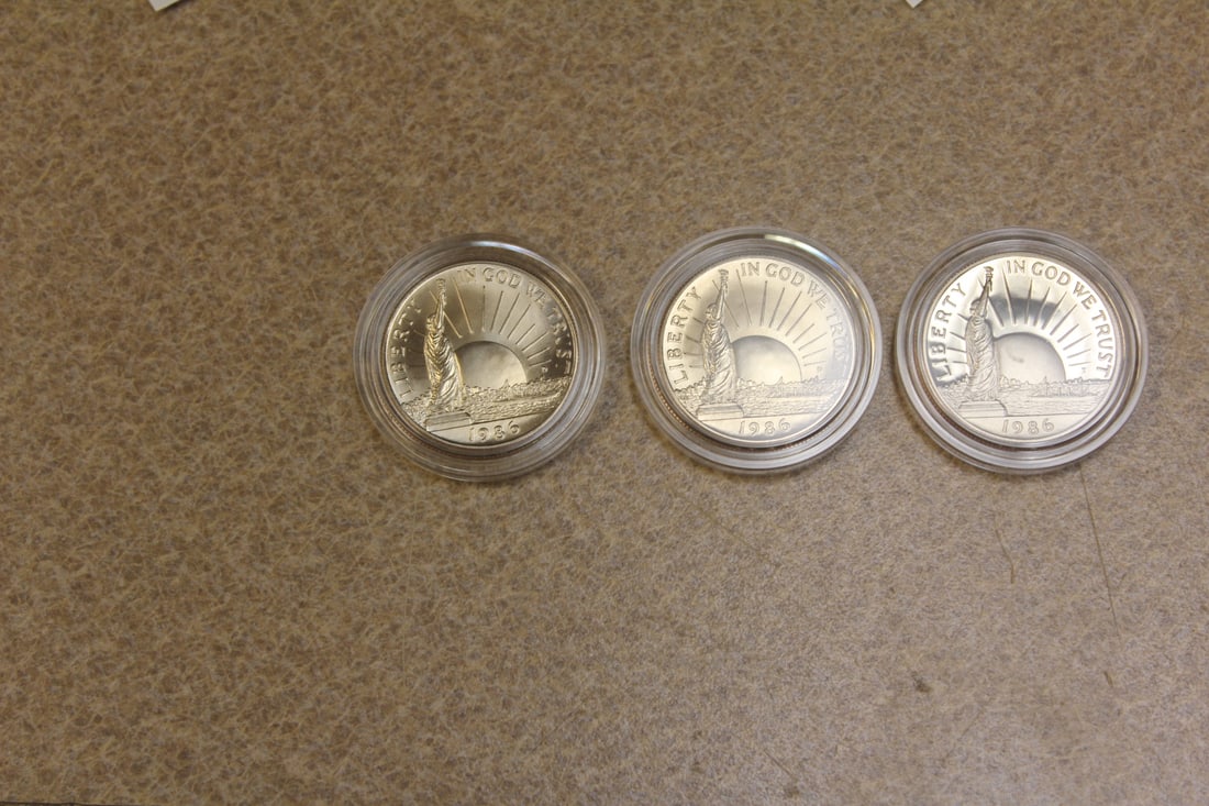 Lot of 3 1986 Liberty Half Dollar: clad