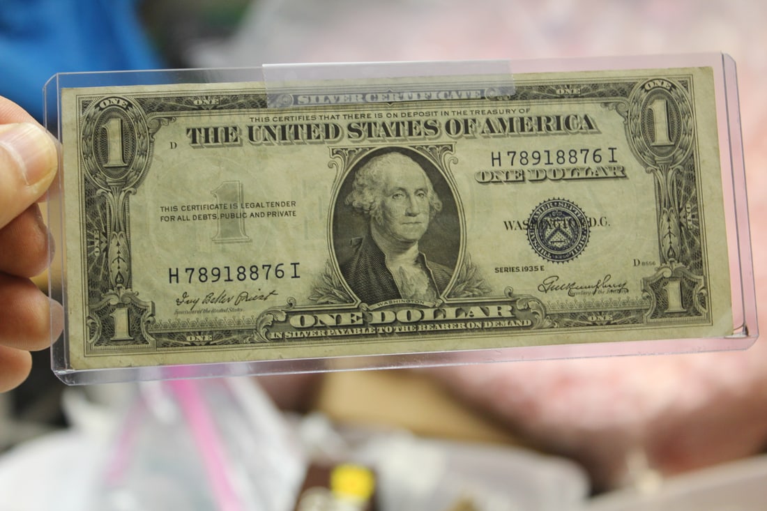 Slightly Misaligned 1935 $1.00 Note: still in good shape - crisp