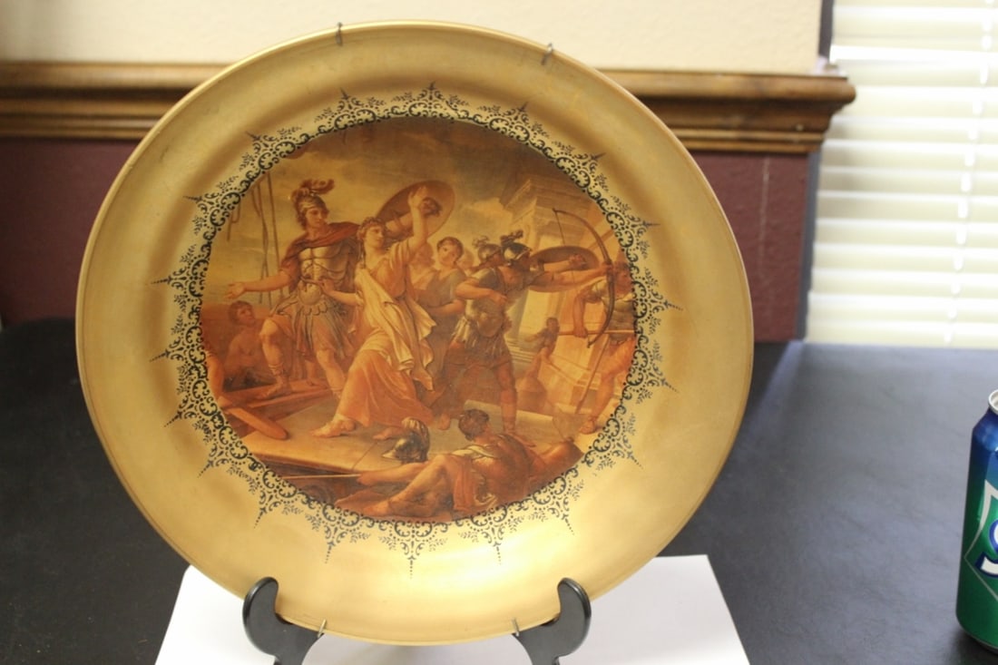A Ratto Di Elena Platter by G.Hamilton: 11 inches in diameter