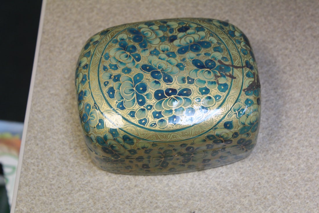 Paper Mache India Lacquer Box: 4 1/2" across
