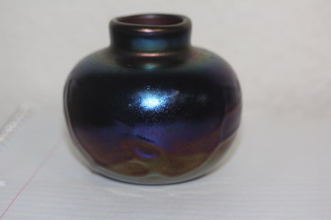 Signed Loetz Art Nuveau Art Glass Vase: 3 1/4 inches tall