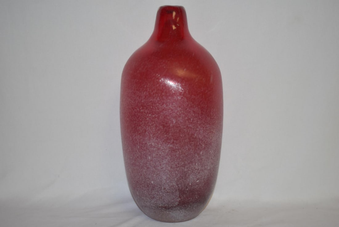 A Decorative Art Glass Vase: 11 1/2" tall