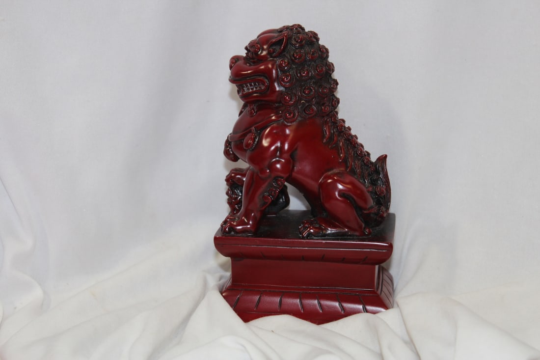 A Chinese Resin Lion (1 of 6)