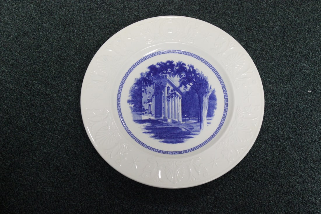 A Wedgwood Amherst College Converse Library Plate: 10 1/2" in diameter