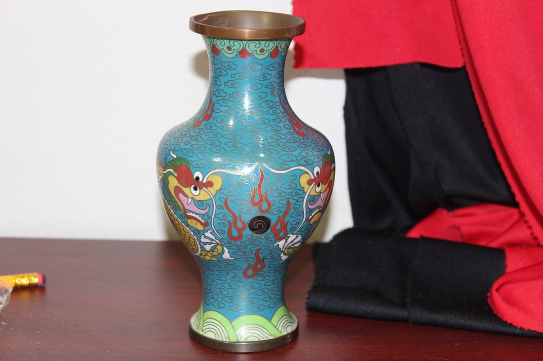 A Vintage Chinese Cloisonne Dragon Vase: 6 5/8" tall