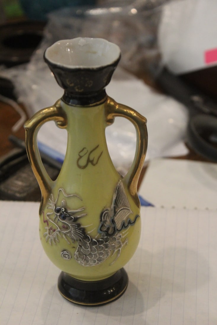 Vintage Japanese Moriage Dragon Vase: 6 1/8" tall