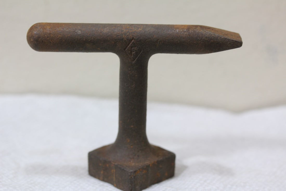 A Cast Iron Tool: Vintaage - marked: "F" - 3 3/4" long
