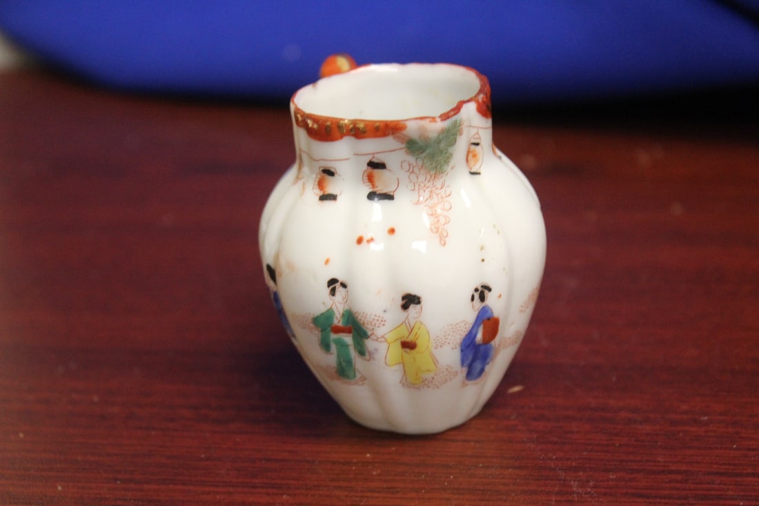 A Small Vintage Kutani Creamer: 2 3/4" tall