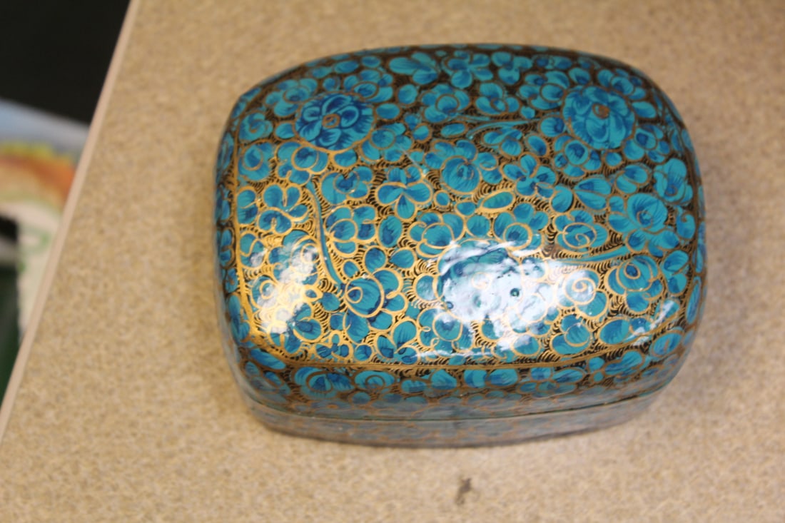 Paper Mache India Lacquer Box: 4 1/2" across