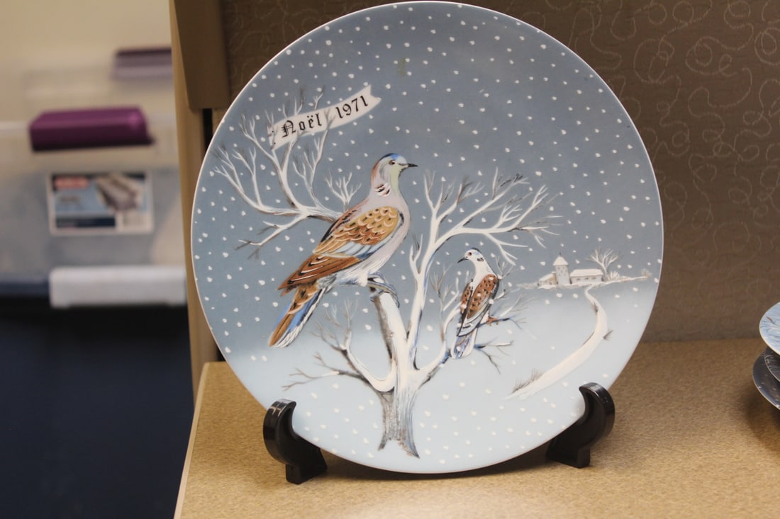 Haviland Limoges 1971 Christmas Plate (1 of 5)