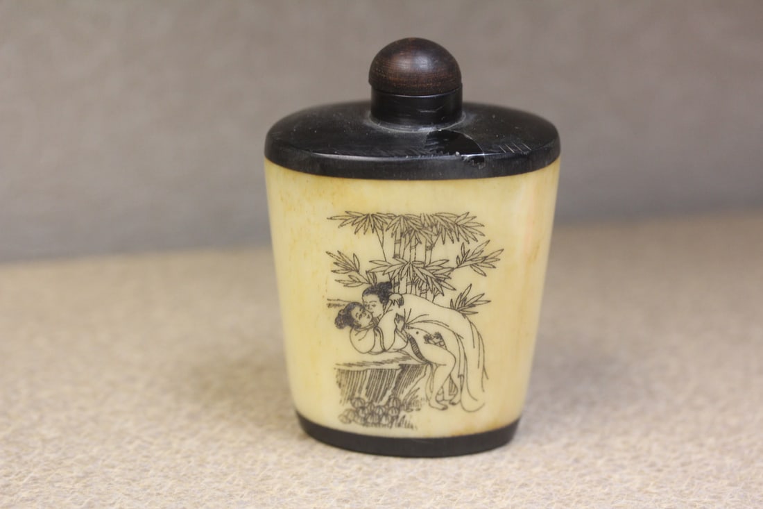 Carved Erotica Bone Snuff Bottle (1 of 9)