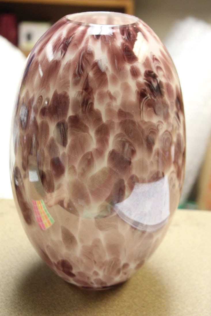 Art Glass Vase: 10 1/2" tall