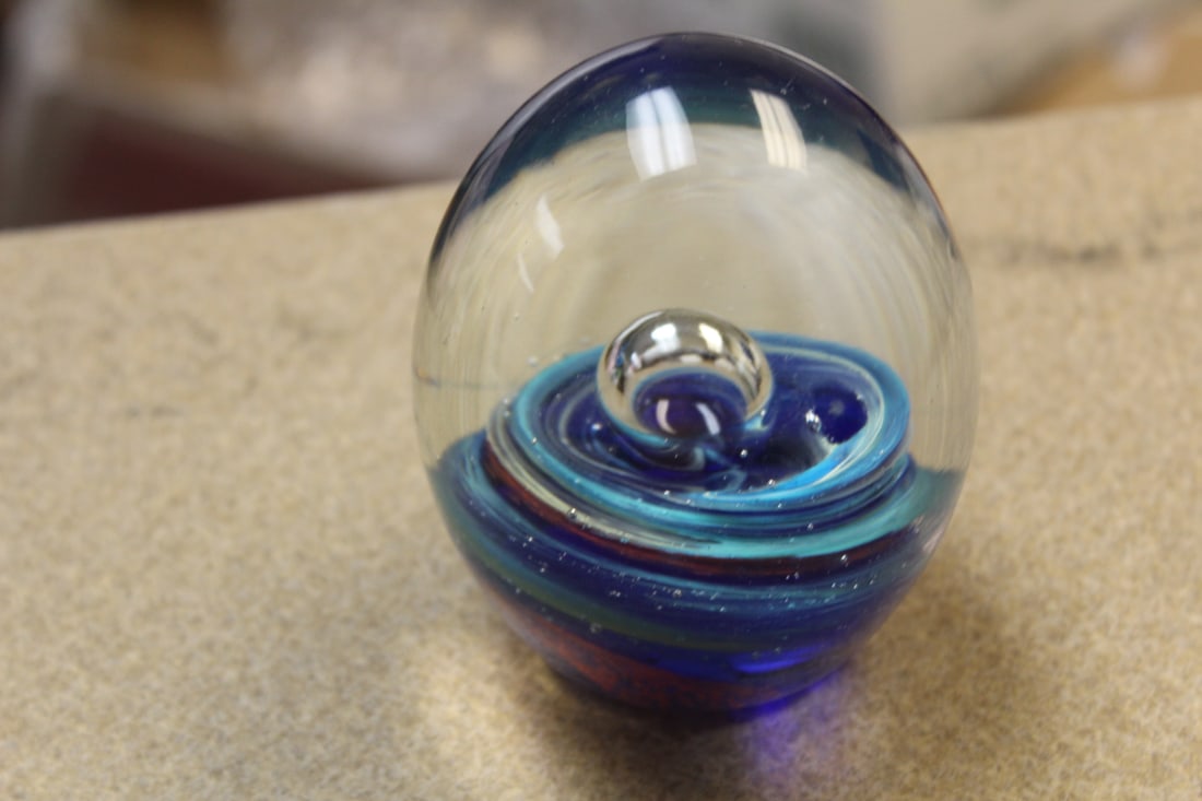 Artglass Paperweight: 3 1/2" tall