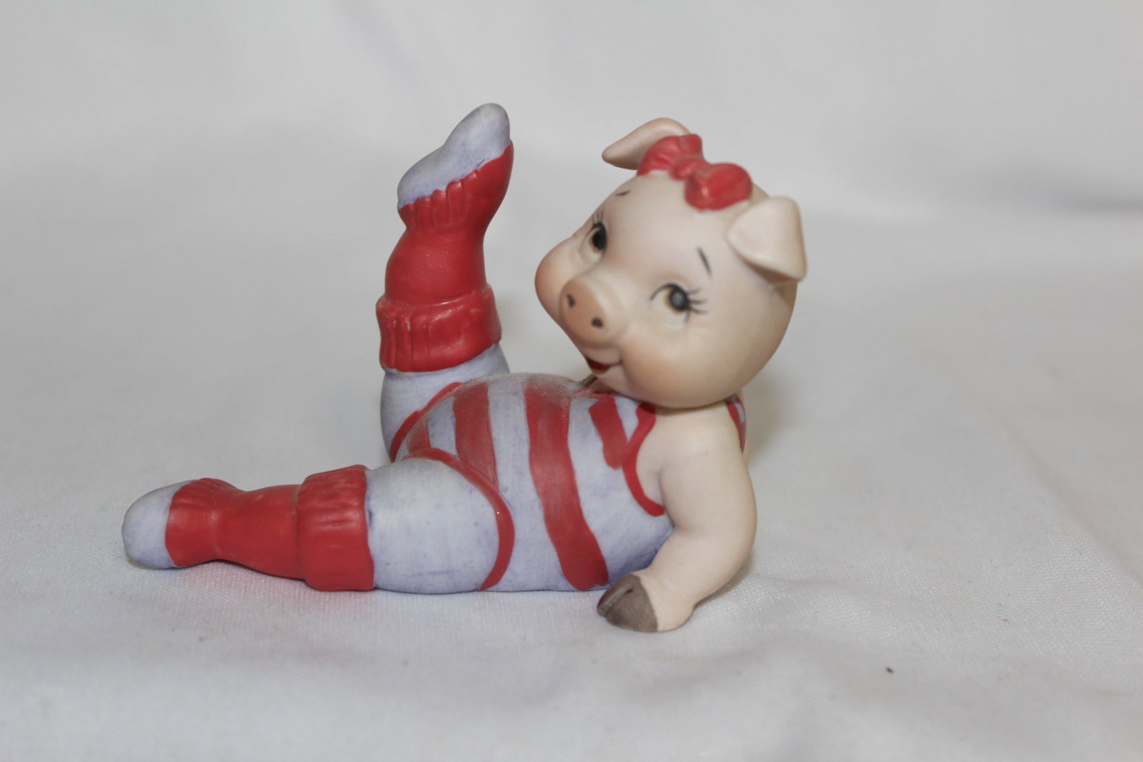 A Vintage Ceramic Pig: 3 3/8" across
