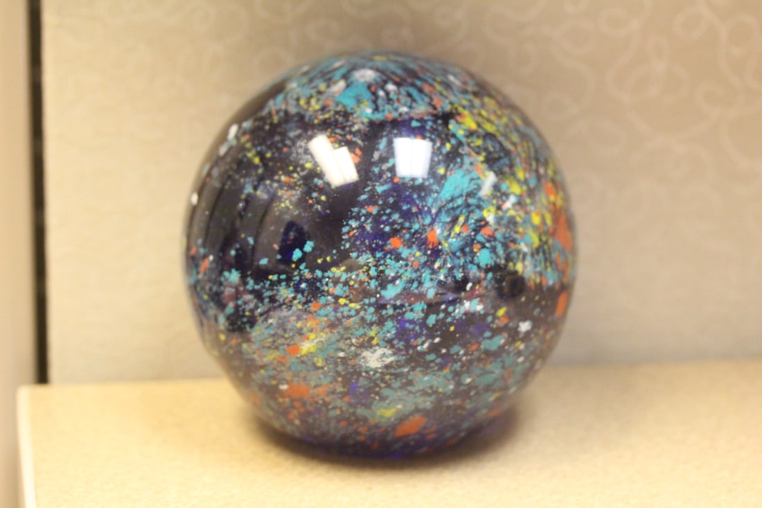 Large Artglass Paperweight: 4 5/8" in diameter