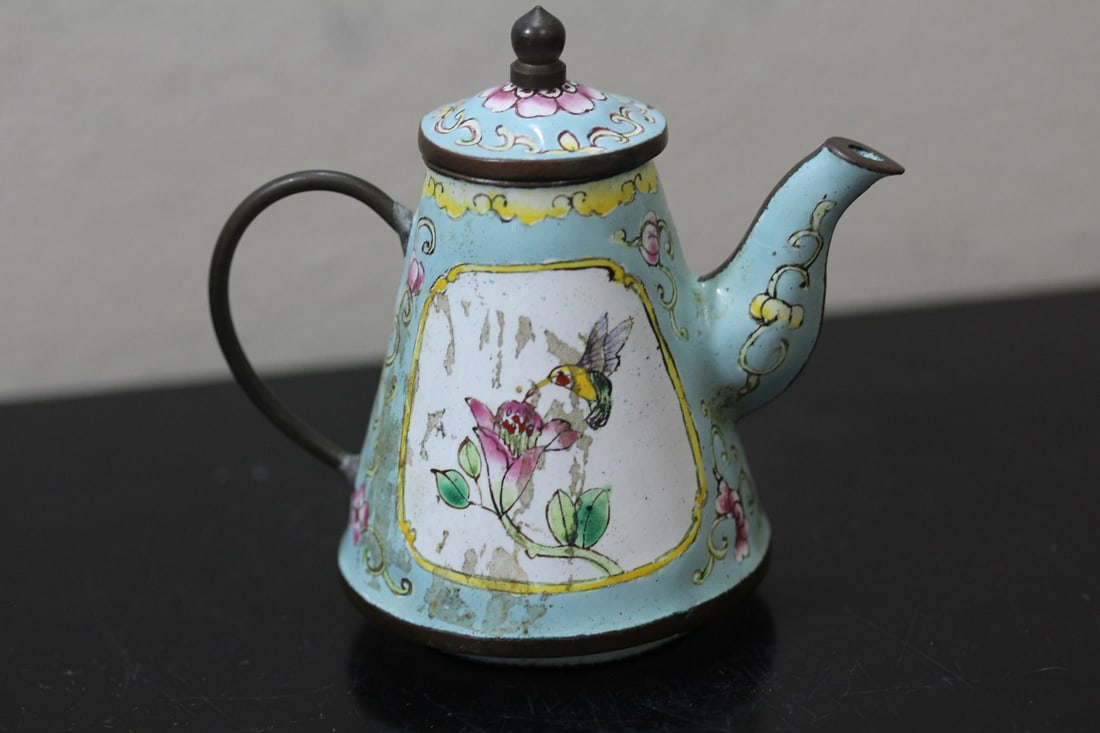 A Chinese Enamel Teapot: Early 20th century - 3 3/4" tall