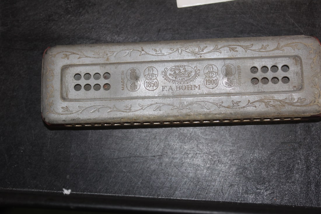 Vintage G Harmonica: not tested to see if works or not - 7" across