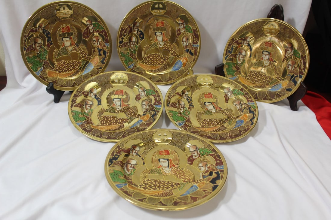 A Vintage Satsuma Plate: 7 1/8" in diameter