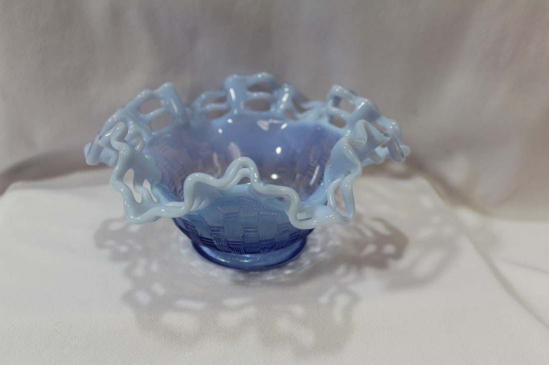An Artglass Reticulated Bowl: 6 3/4" in diameter