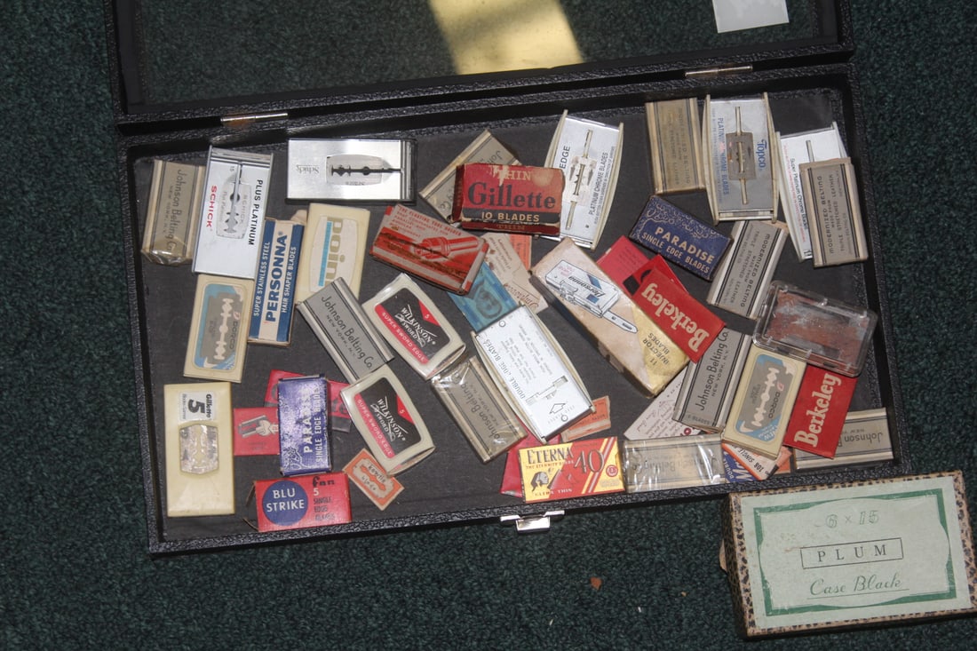 Old Razor Blades plus Case